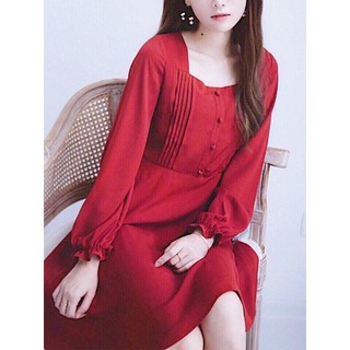 Đầm dự tiệc màu đỏ tay dài nút bọc