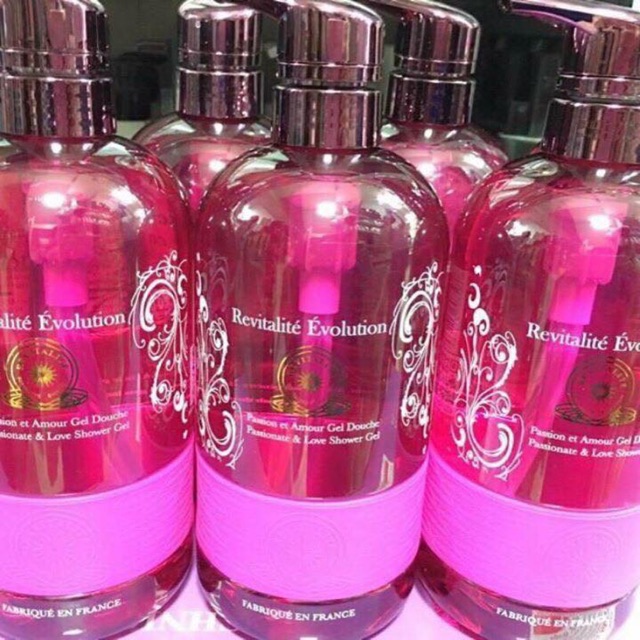 Sữa tắm xách tay Pháp Revita