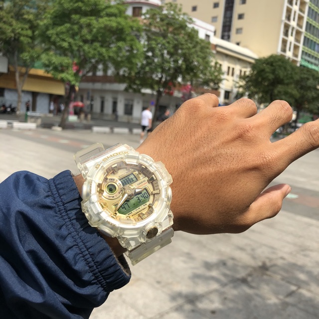 Đồng hồ phiên bản giới hạn nam nữ Casio G-shock GA-735E-7A - Kích thước vỏ : 57,5×53,4×18,4mm