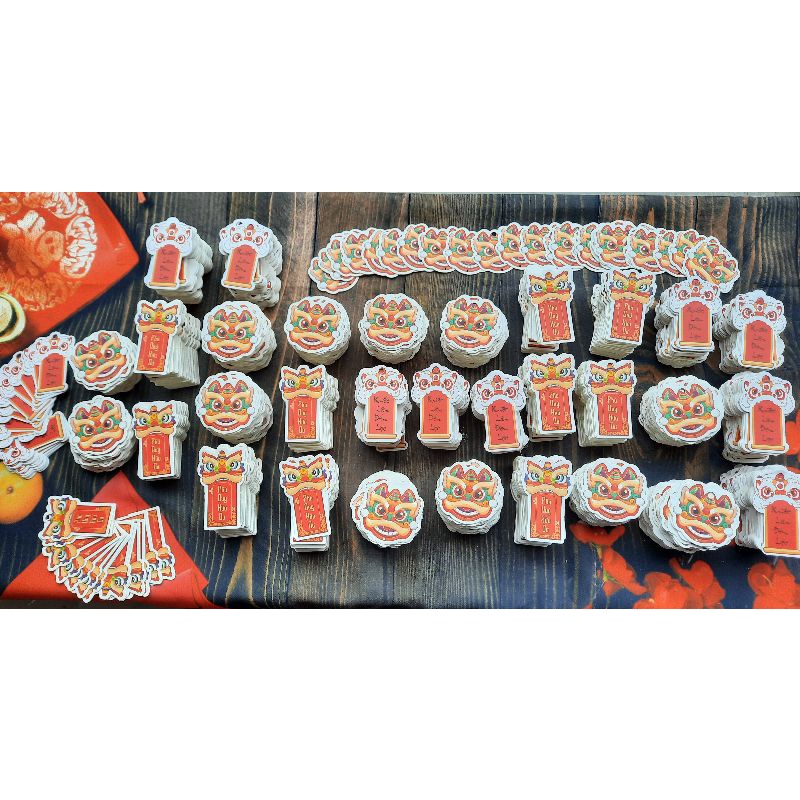 Set 50 tag treo may mắn trang trí năm mới hình đầu lân và mèo thần tài 4.5x7cm