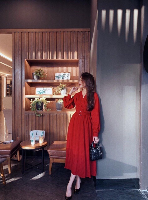 Đầm đỏ đắp chéo kèm belf
