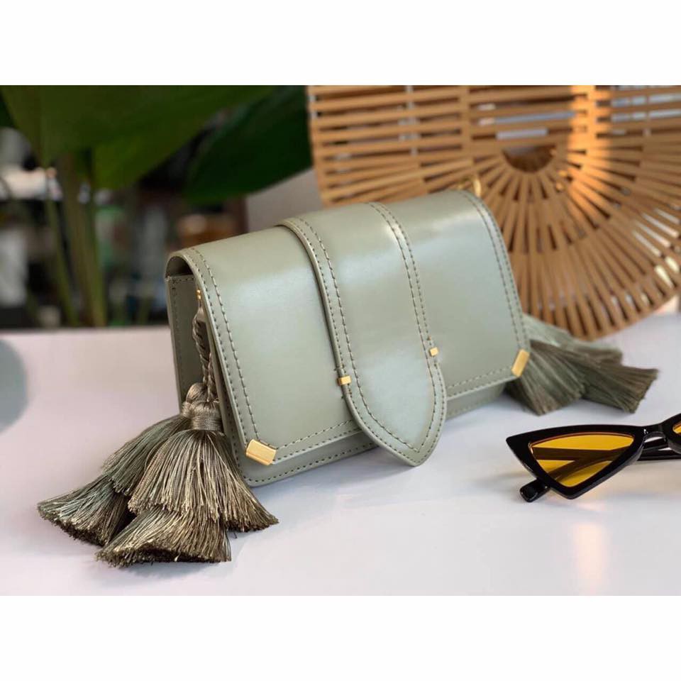 SALE mạnh túi xách tay nữ tua rua xinh xắn CHARLES AND KEITH auth