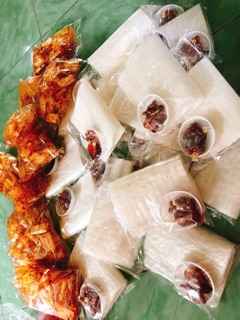 Bánh tráng chấm me