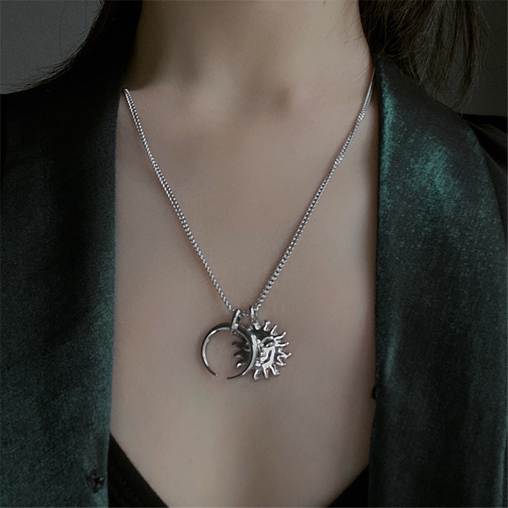 vòng cổ Mặt Hình Mặt Trăng Và Mặt Trời Thời Trang Cho Nữ