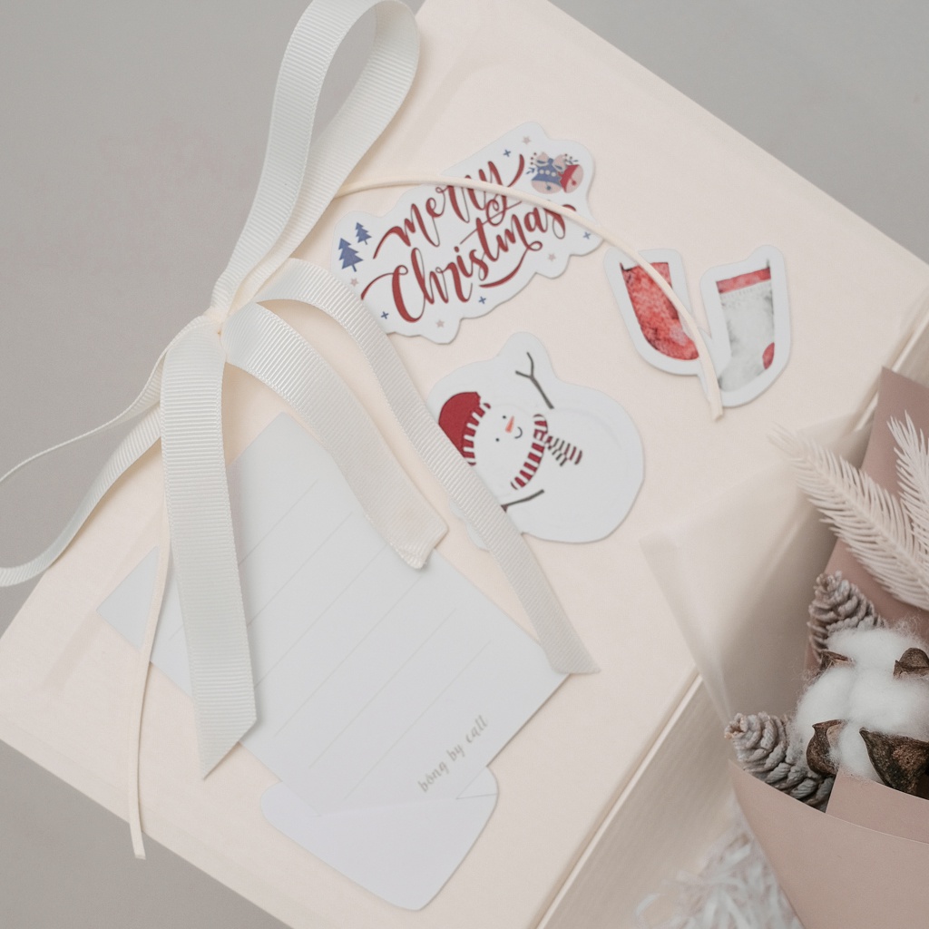 Bó hoa lụa mini đặt trong hộp đựng quà tặng sinh nhật thương hiệu hoa lụa BÔNG BY CATT. Quà tặng bạn gái, hoa tặng mẹ rẻ