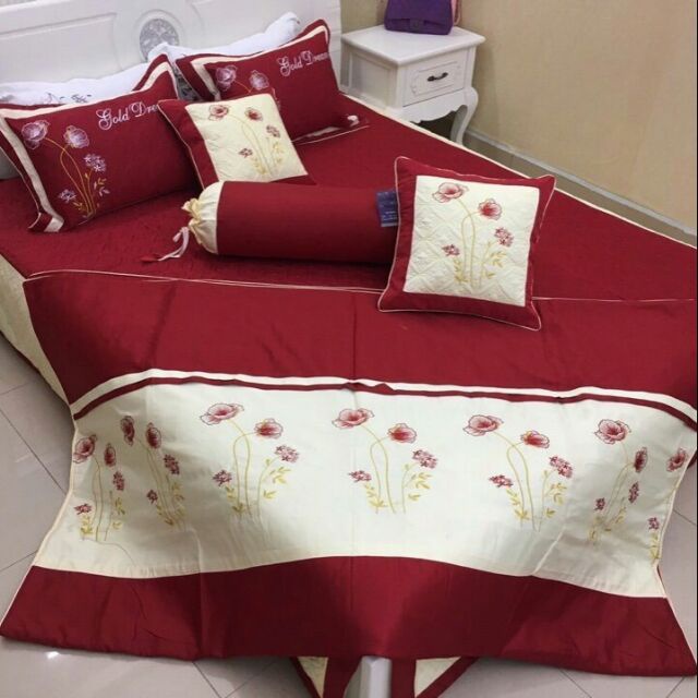 Bộ chăn ga cưới satin thêu hoa 7 món Chất liệu: 100% Satin Poly, độ bóng sang trọng, mềm mại không phai màu không xù