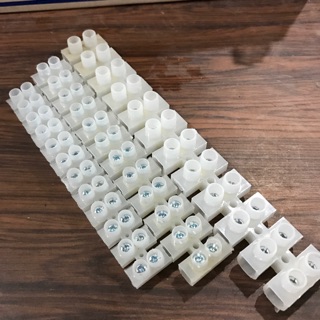 Domino kẹp điện
