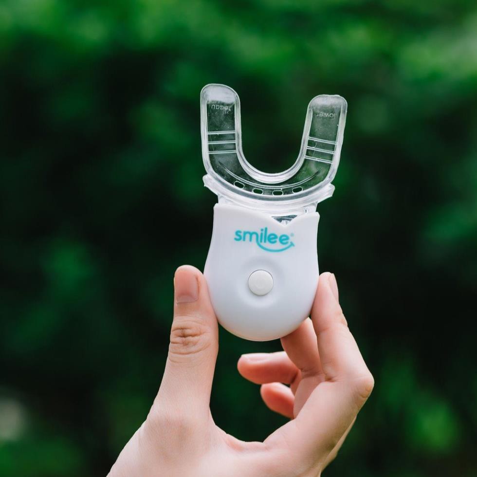 Đèn LED làm trắng răng Smilee - Giải 1 Startup 2018