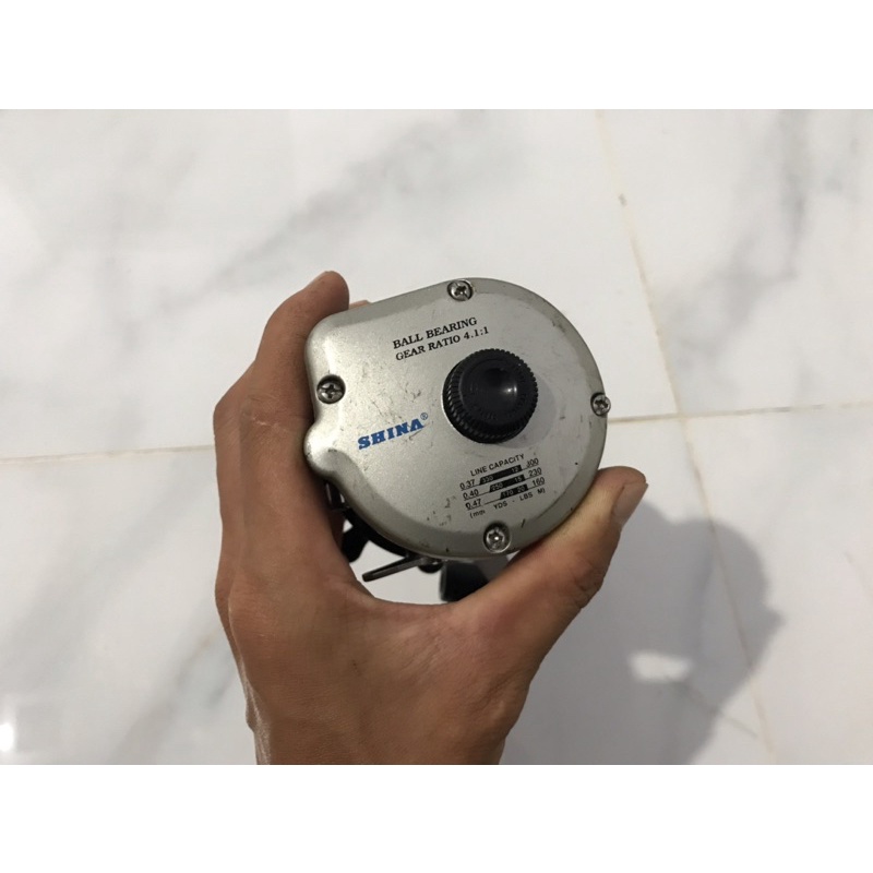 Máy câu lure ngang tay phải Korea