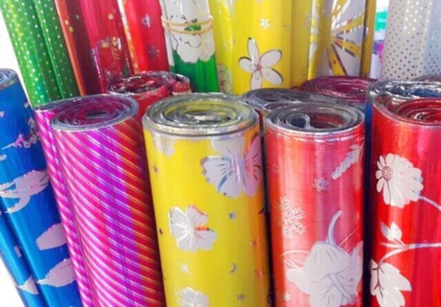 Giấy kiếng gói quà xấp 100tờ