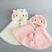 Áo choàng lông mèo hello kitty.