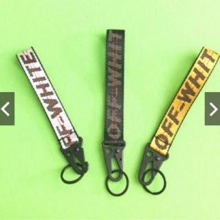 Móc khoá off white vải dệt