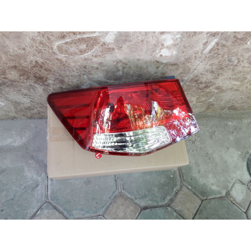 ĐÈN HẬU NGOÀI XE KIA FORTE / ĐÈN HẬU NGOÀI XE KIA CERATO 2008 - 2011