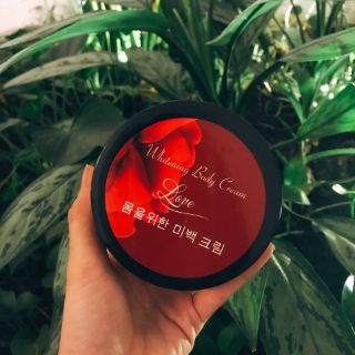 KEM BODY DƯỠNG TRẮNG DA