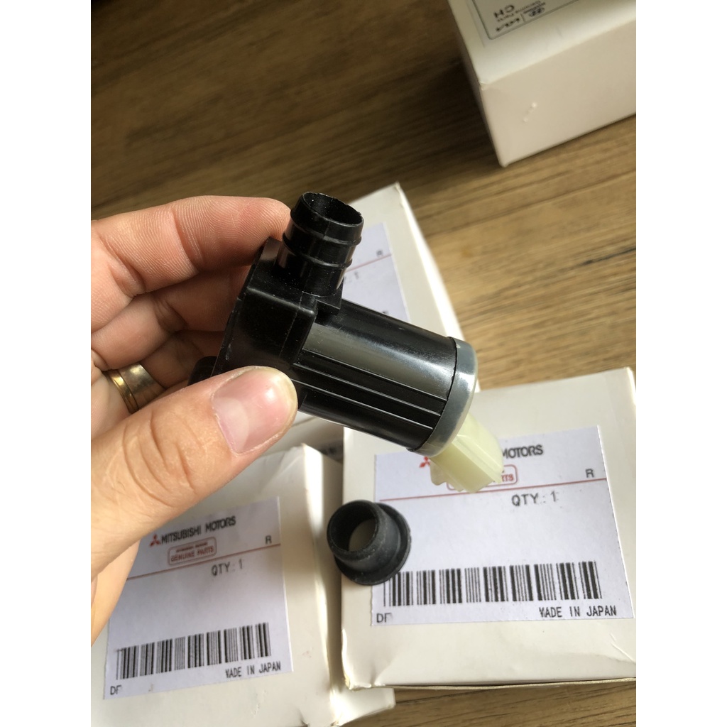 MÔ TƠ BƠM XỊT NƯỚC RỬA KÍNH MITSUBISHI XPANDER