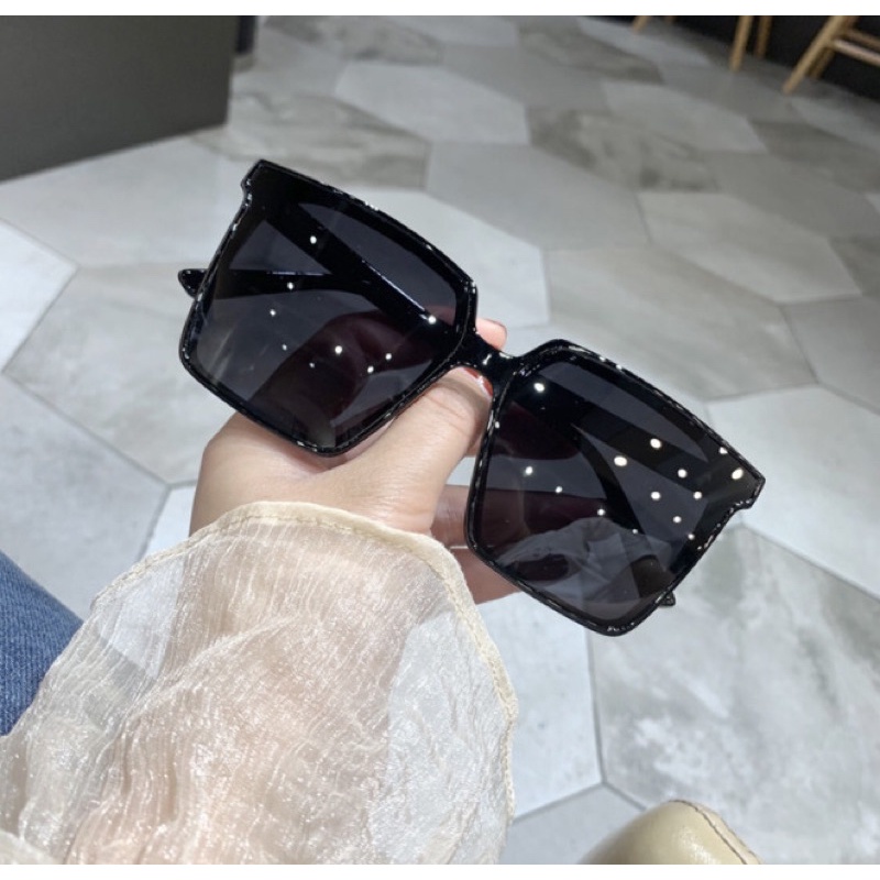 Kính râm nữ 3 màu hàng đẹp siêu xinh | BigBuy360 - bigbuy360.vn