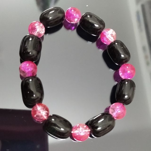 Chuỗi đá tuyết hồng mix đá đen. Mẫu mới