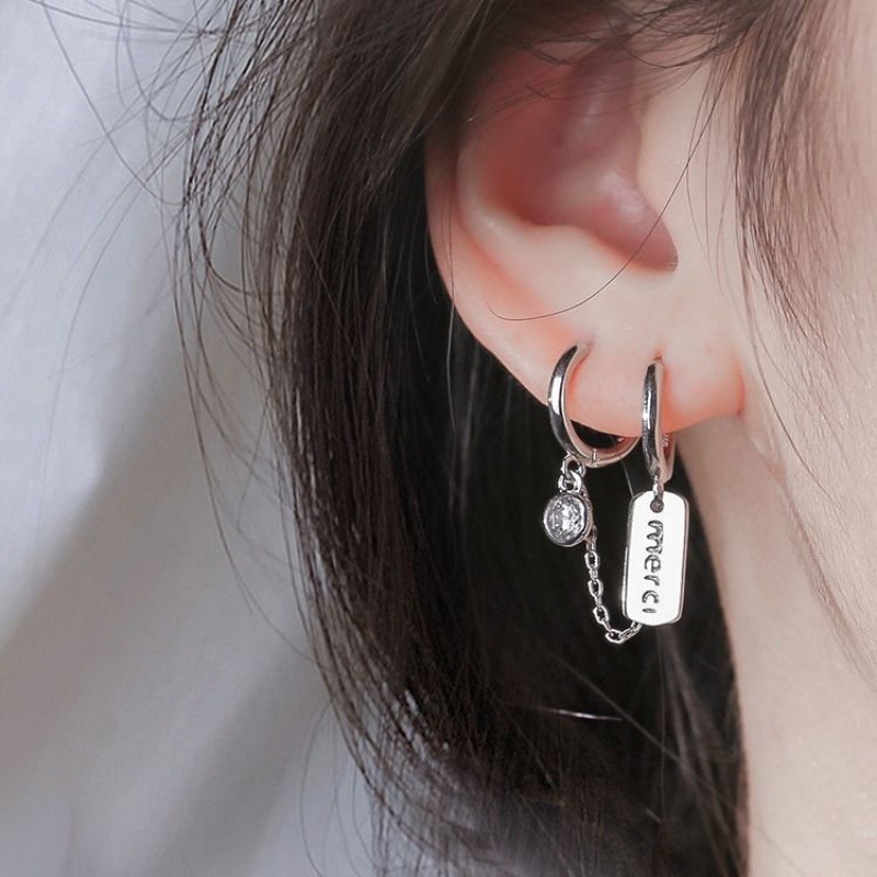 Bông tai dây tua rua mặt tròn khắc chữ cá tính hợp thời trang