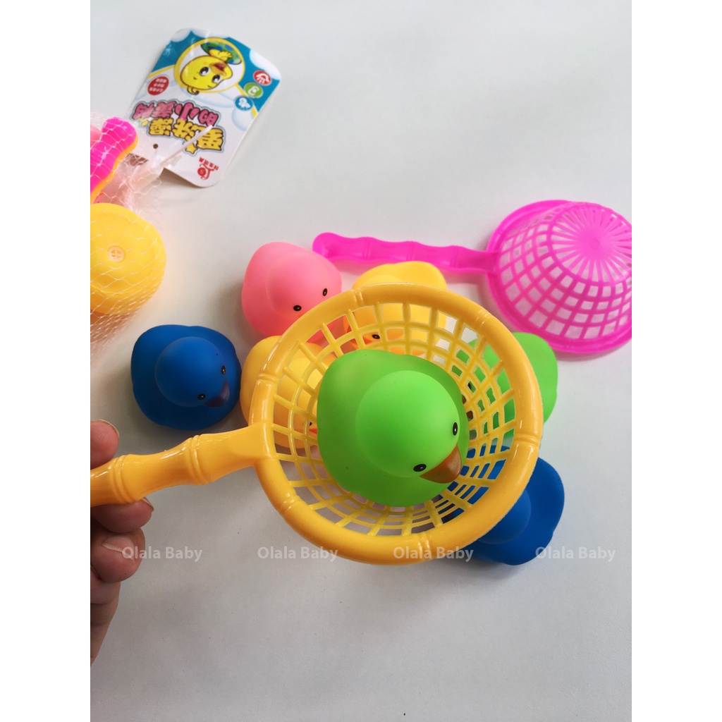 Đồ chơi nhà tắm - túi vịt con màu sắc kèm 2 vợt xúc, 08 vịt con bóp kêu chíp chíp [Olala Baby]