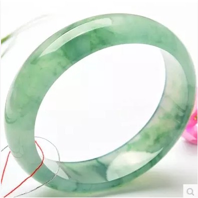 Vòng đeo tay ngọc bích tự nhiên