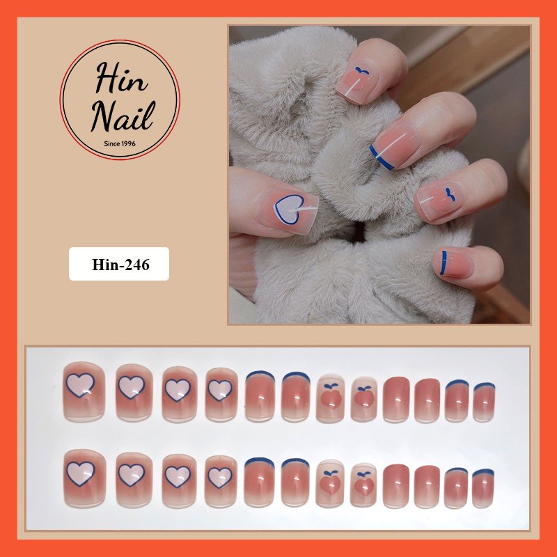 Móng tay giả Hin Nail form ngắn màu hồng viền xanh họa tiết quả đào, trái tim