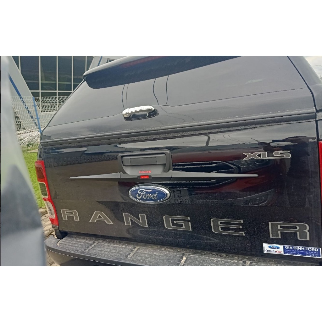 Ốp tay mở cốp xe Ford RANGER 2016 2017 2018 2019 2020 MÀU ĐEN + tăng kèm keo tăng dính