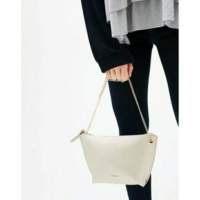 Túi Bershka Chain Sling Bag