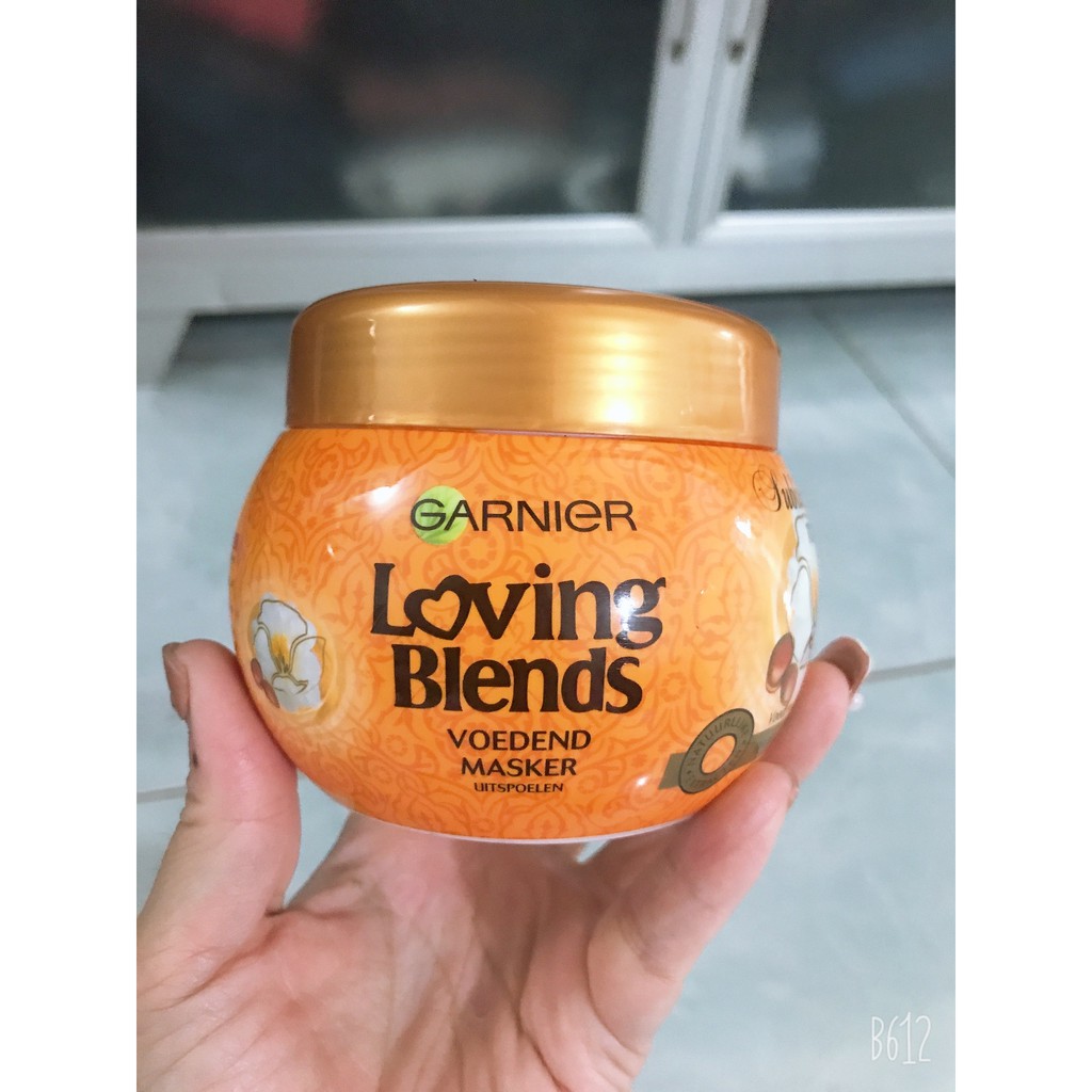 Ủ tóc Garnier LovingBlends chiết suất từ vàng lỏng của phụ nữ Argan và dầu cây hoa trà