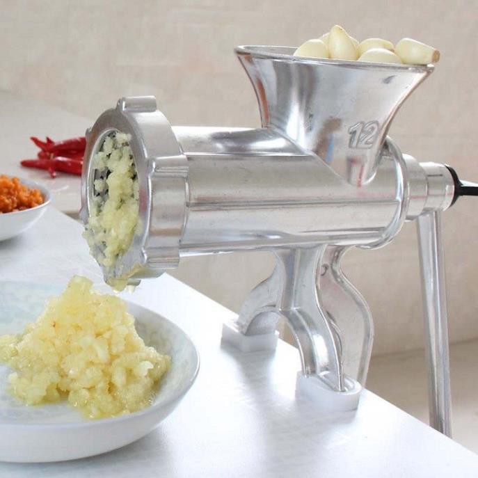 Máy xay thịt bằng gang thủ công
