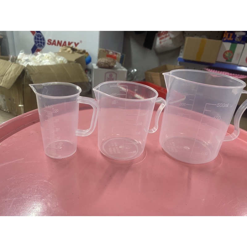 Ca nhựa chia vạch 100ml