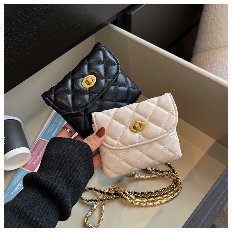 Túi Đeo Chéo Vai Dây Xích Hình Thoi Nhỏ Phong Cách Retro Thời Trang Chất Lượng Cao Mới Dễ Phối Đồ Dành Cho Bạn Nữ