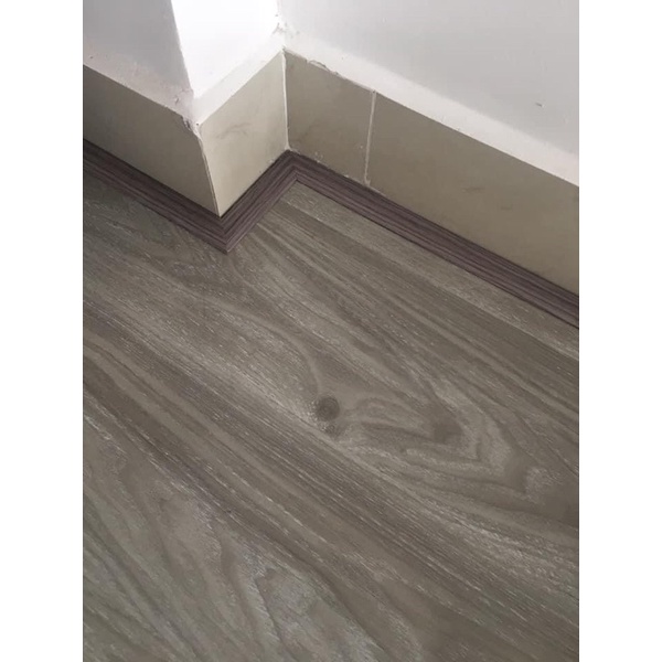 THANH NẸP SÀN NHỰA GIẢ GỖ dài 2,7m