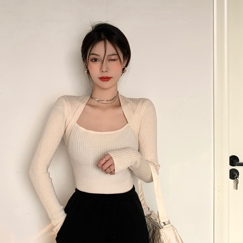 Áo len dài tay cổ tam giác