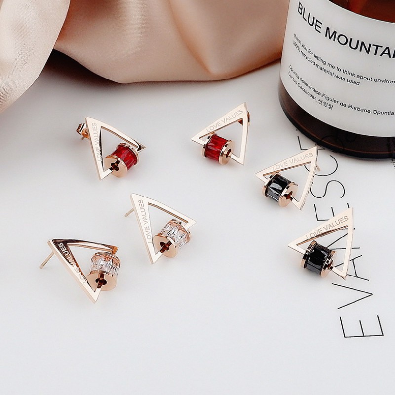 Bông Tai Tam Giác Titan Ko Đen TT 3739