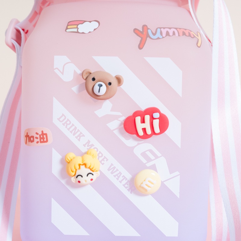 Bình nước 1500ml, bình đựng nước cute, có vạch chia tặng dây đeo ống hút,sticker