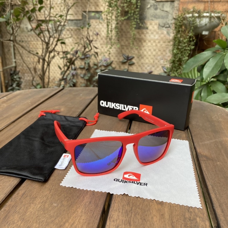 Kính mát Quiksilver sale 50%
