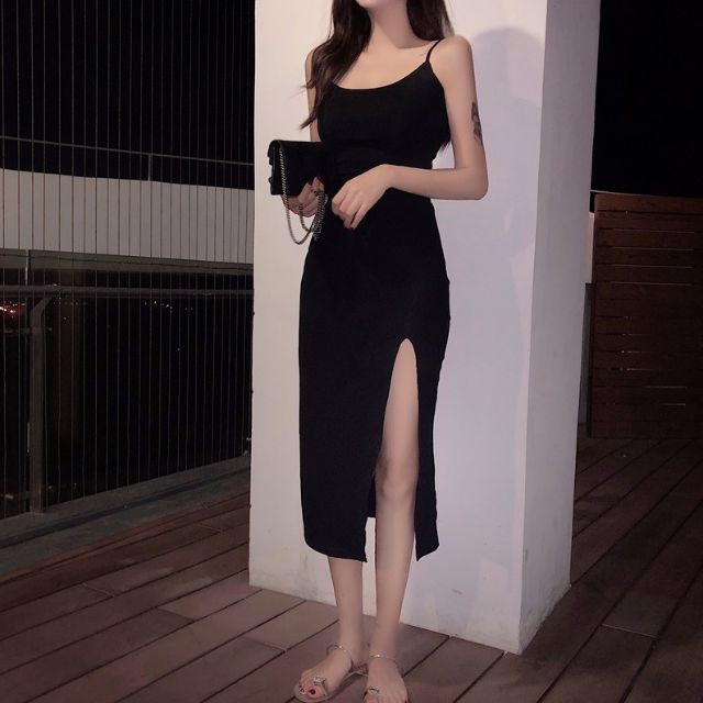 Đầm body xẻ đùi 2 dây