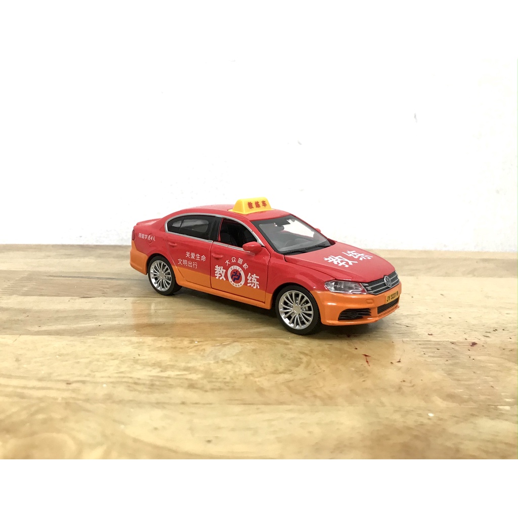 Mô hình xe taxi Volkswagen Passat _ Tỷ lệ 1:32