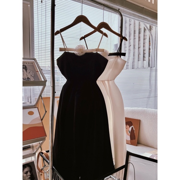 ĐẦM MIDI XẺ TÀ 2 DÂY GẮN HOA PHỐI LINE NGANG NGỰC