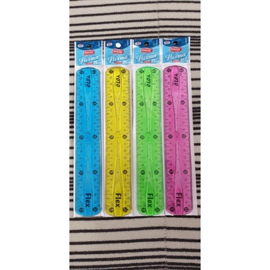 Thước kẻ bằng nhựa dẻo dai không lo bị gãy