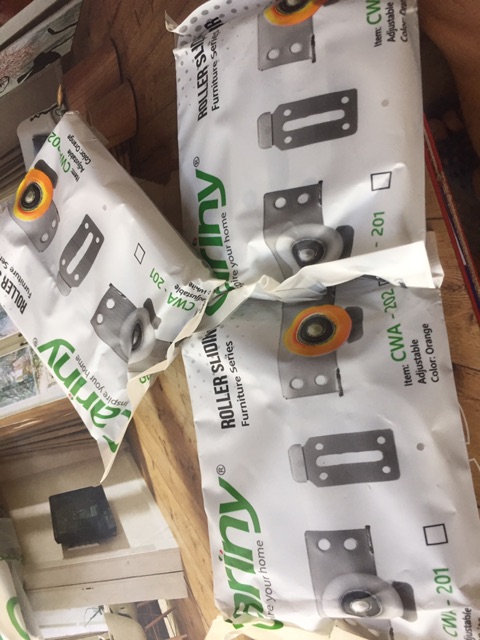 [CARINY CHÍNH HÃNG]- Bộ 2 bánh xe cửa lùa tủ áo | BigBuy360 - bigbuy360.vn