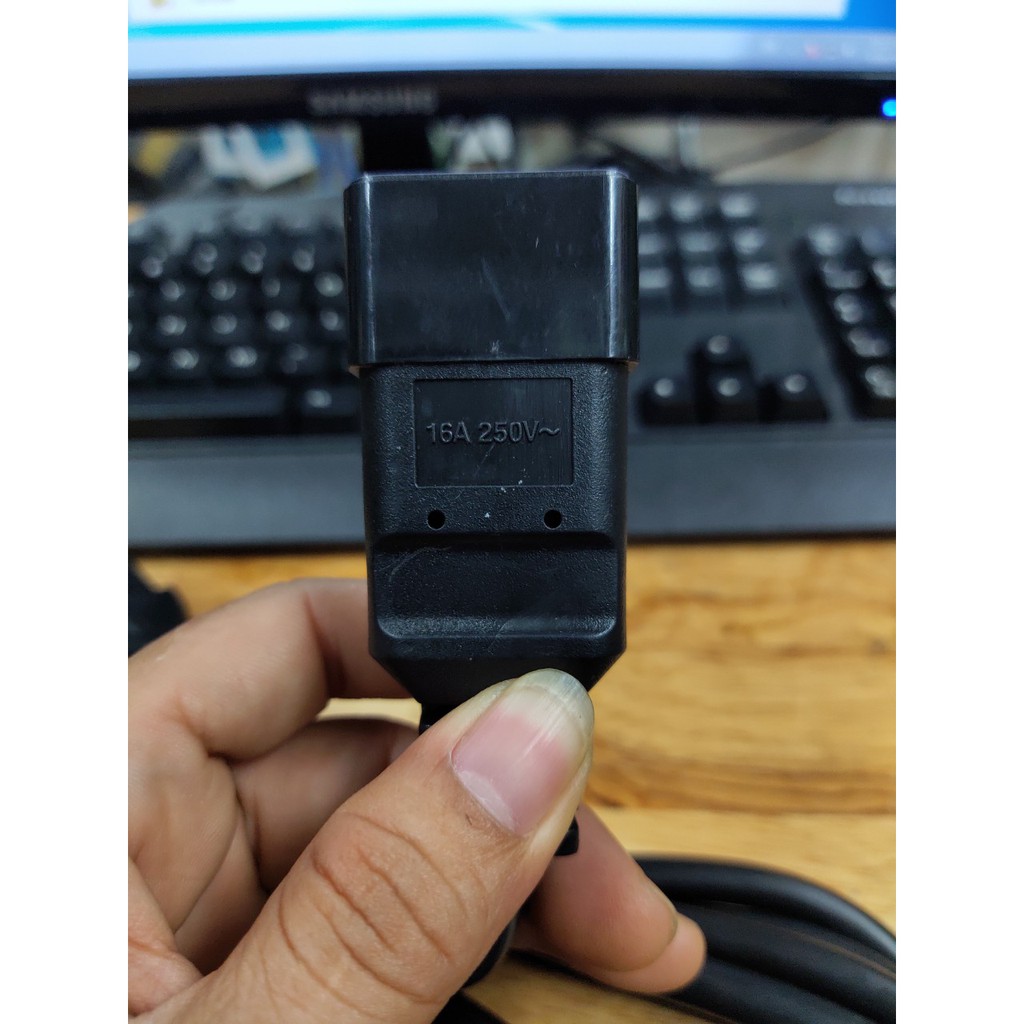 Dây nguồn chuẩn C20 ra C13 .
