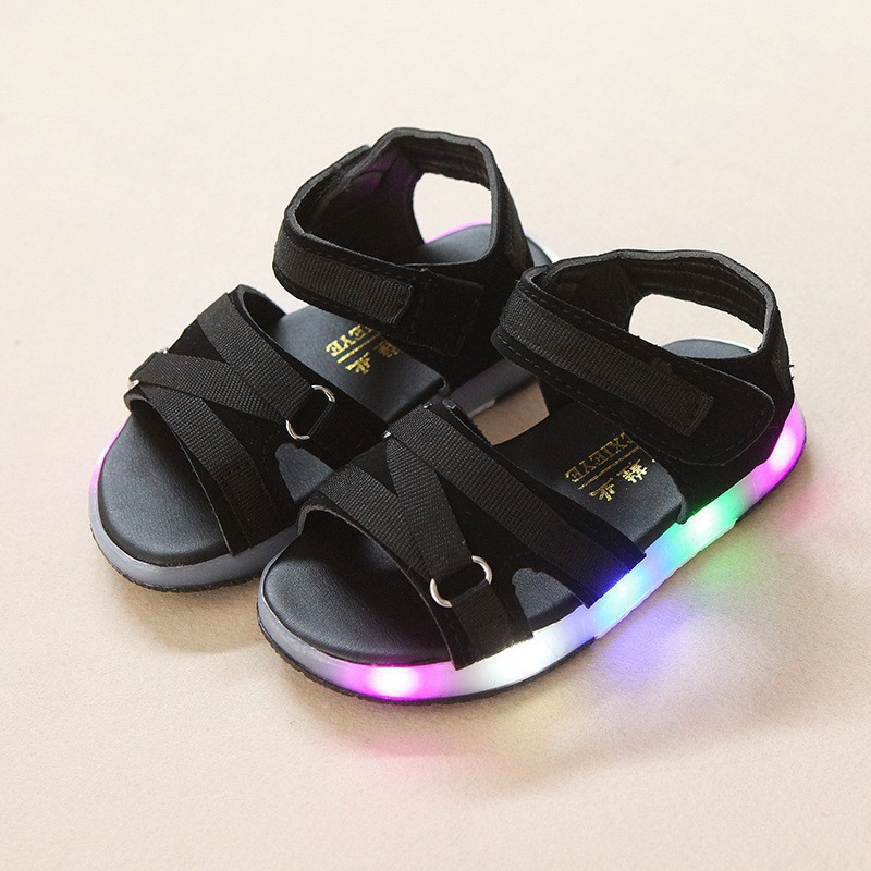 Sandal có đèn LED thời trang cho bé