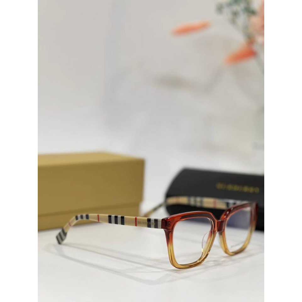 Kính Burberry