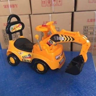 Xe cẩu chòi chân cho bé