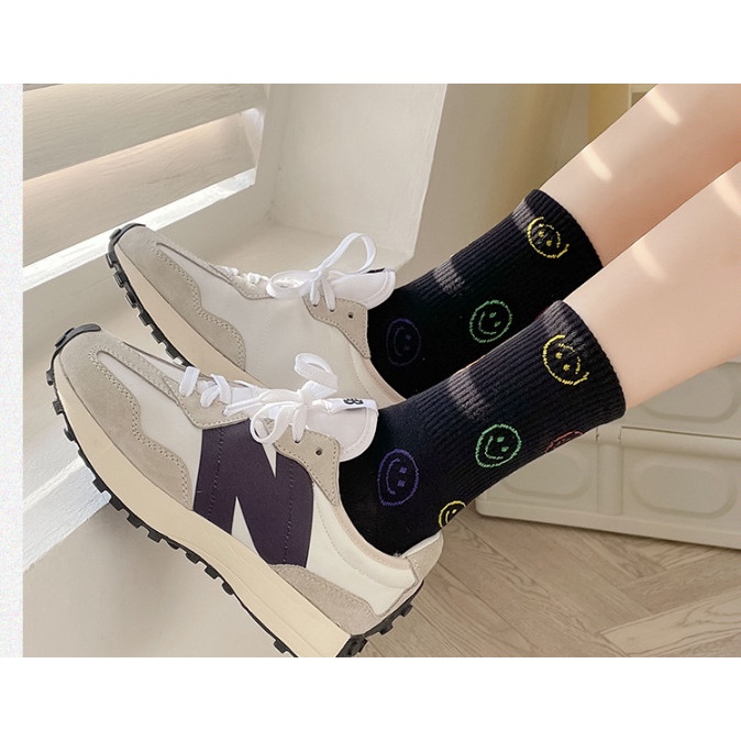 Vớ Tất hoạ tiết mặt cười cổ cao Nam Nữ phong cách thể thao, năng động.