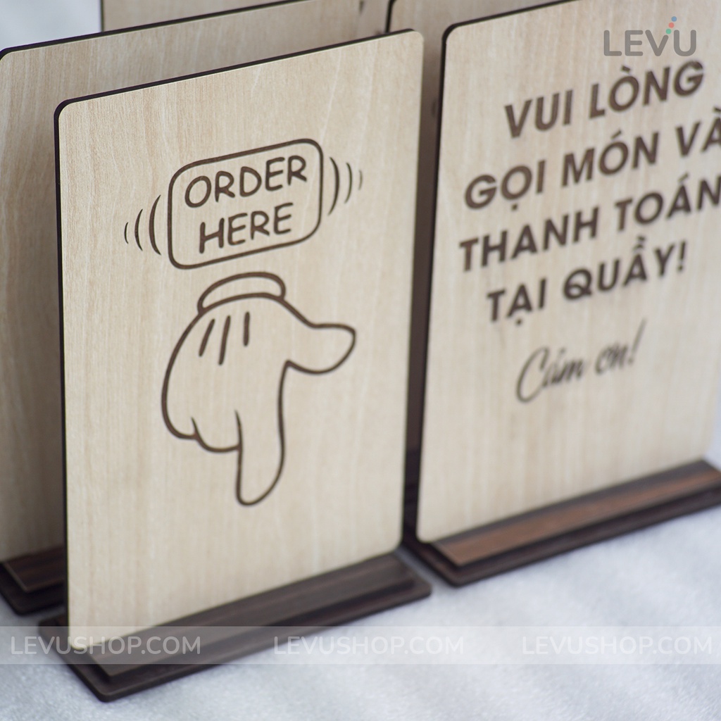 Bảng gỗ để bàn Order here 2 mặt vui lòng gọi món tại quầy khắc laser có chân đế LEVU-BG20