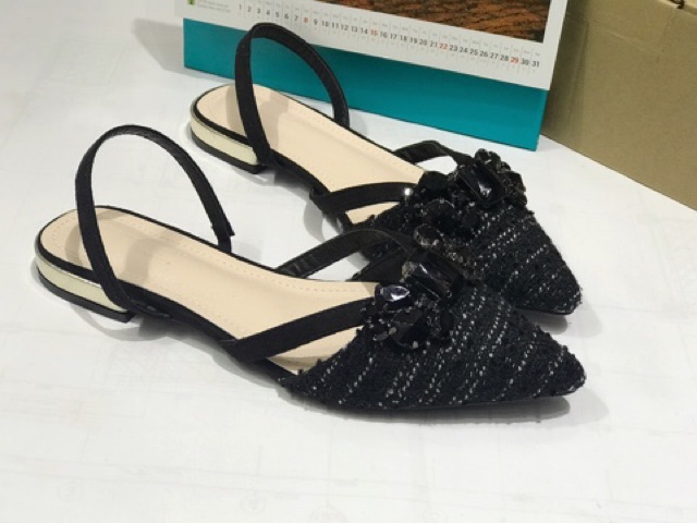 Sandal đính đá