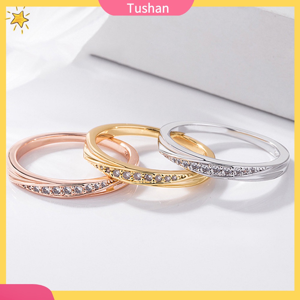 Nhẫn đính hôn đính đá zircon hình tròn sang trọng