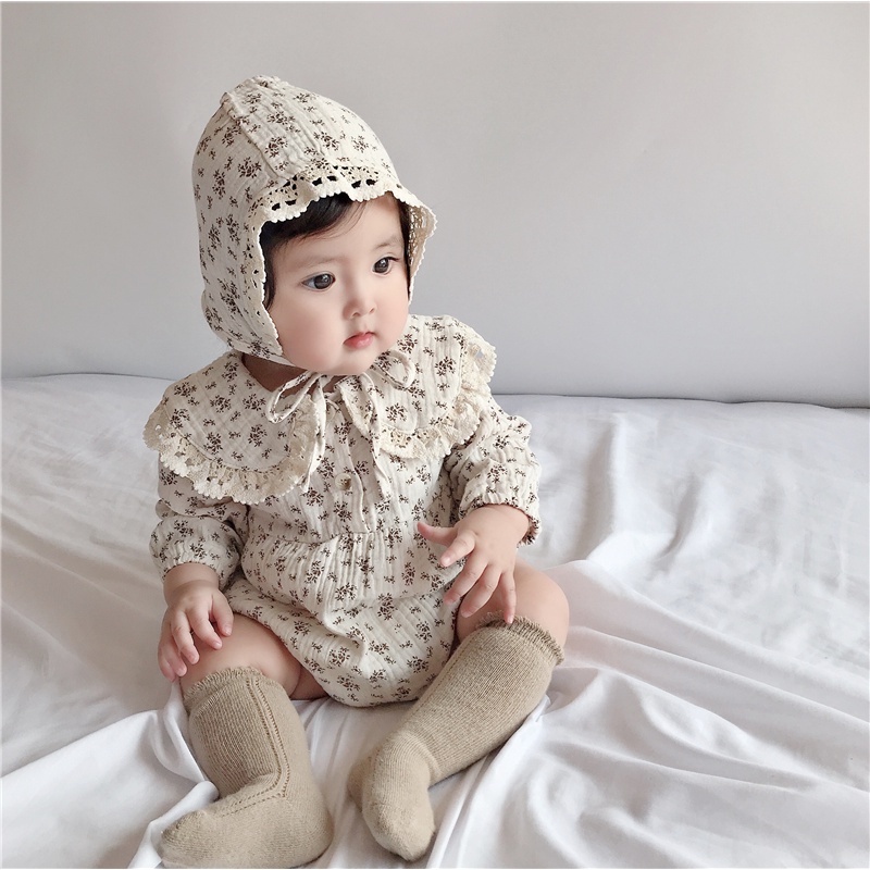 Bộ áo liền quần tay dài cổ búp bê và mũ vải cotton phối ren hoạ tiết bông hoa xinh xắn cho trẻ sơ sinh